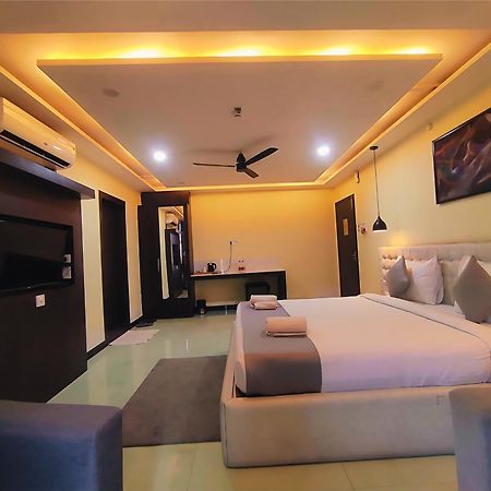 Hotel Papilio Māldah Exteriér fotografie