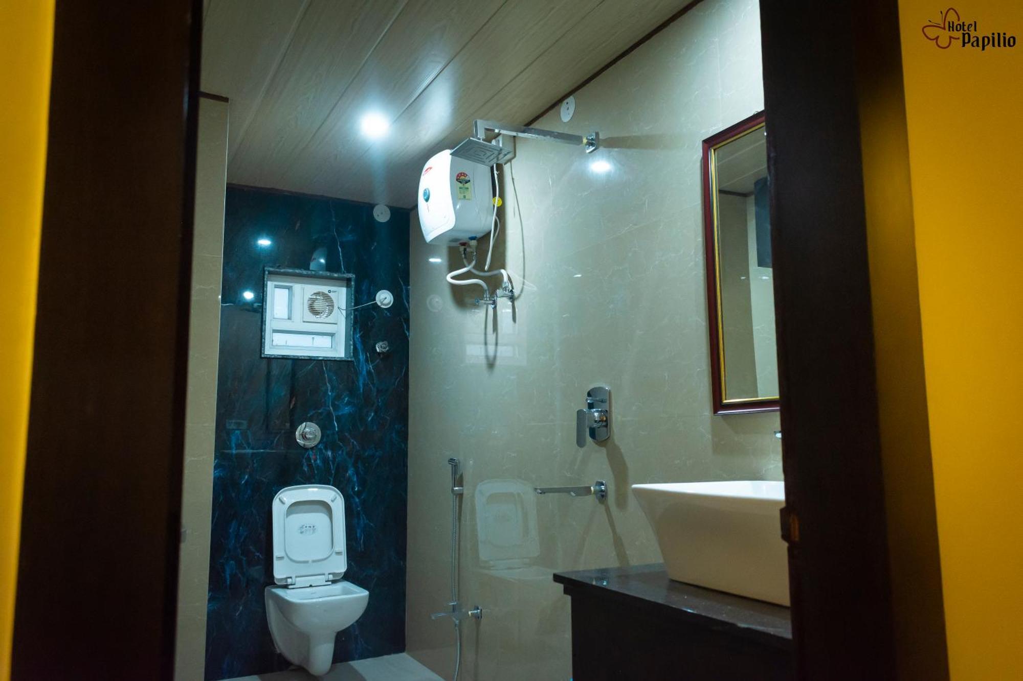 Hotel Papilio Māldah Exteriér fotografie