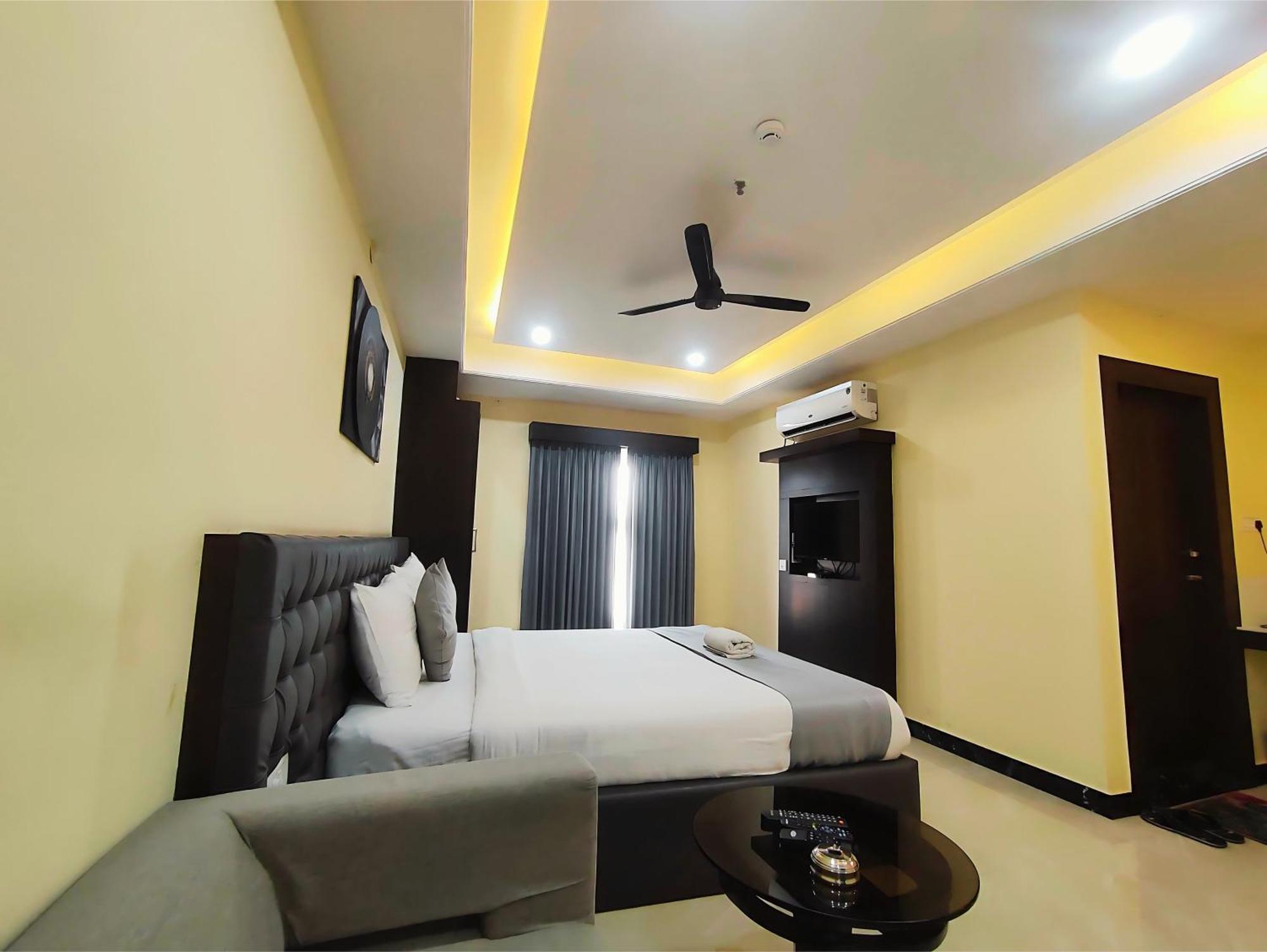 Hotel Papilio Māldah Exteriér fotografie