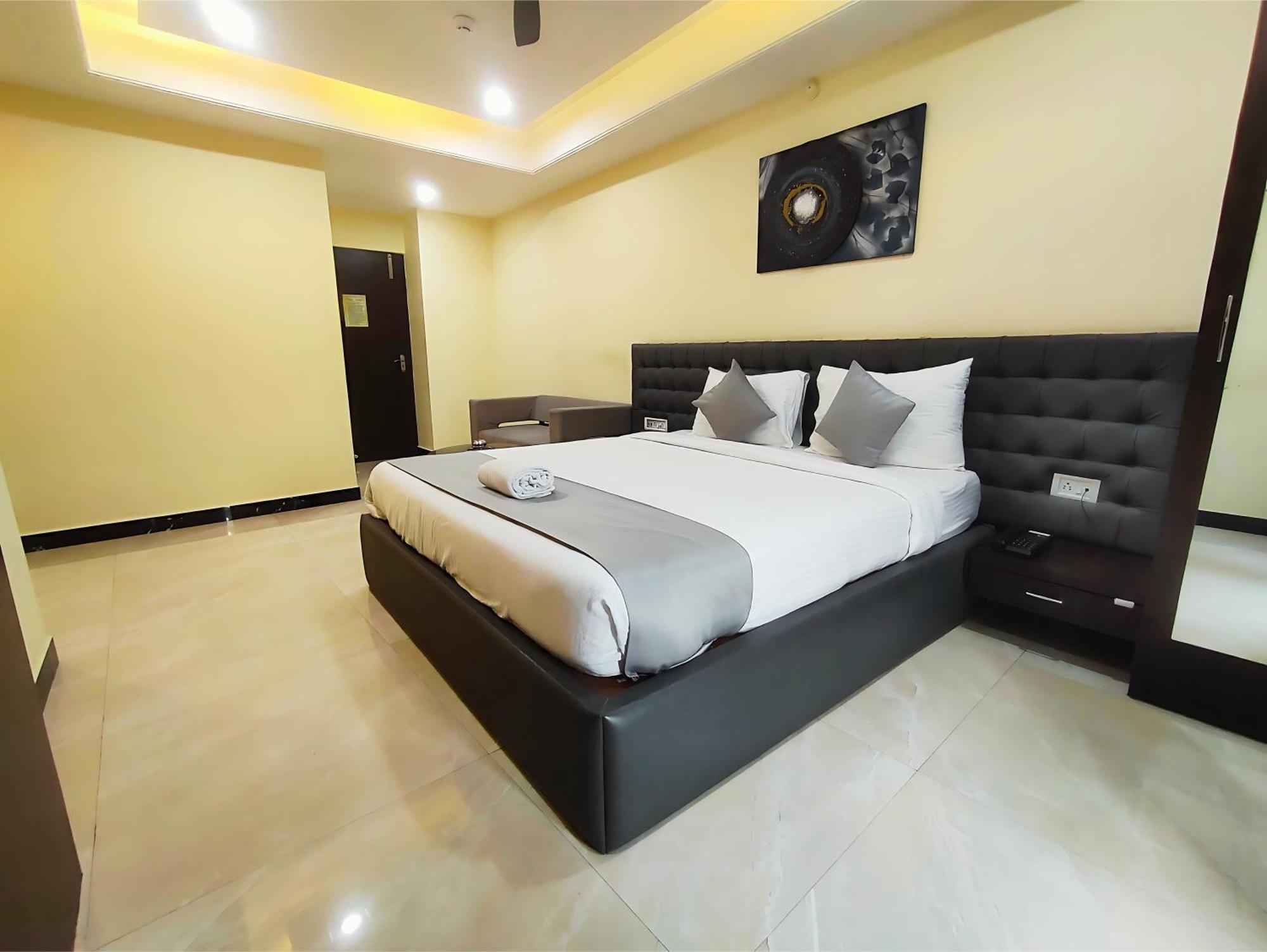 Hotel Papilio Māldah Exteriér fotografie