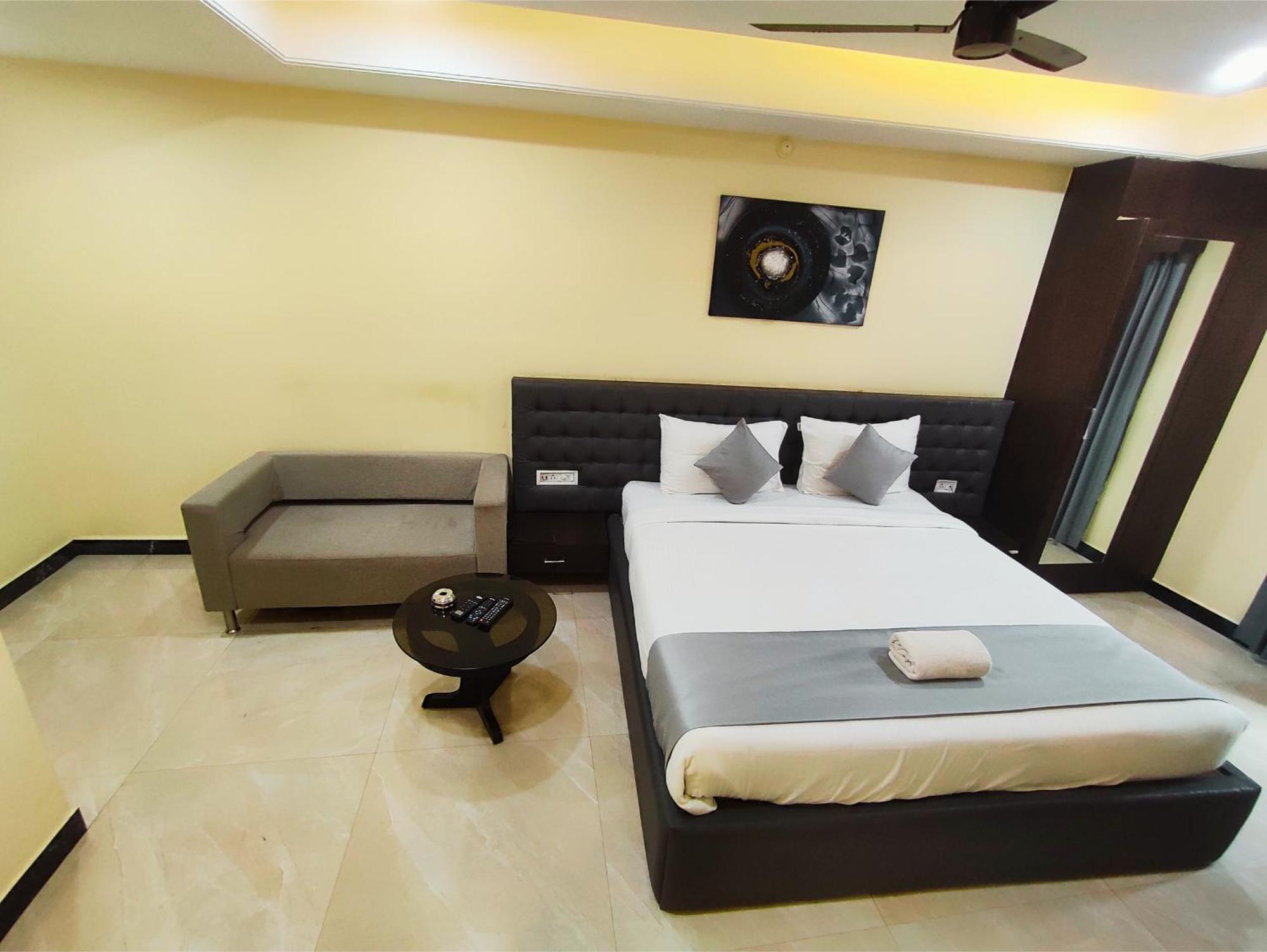 Hotel Papilio Māldah Exteriér fotografie